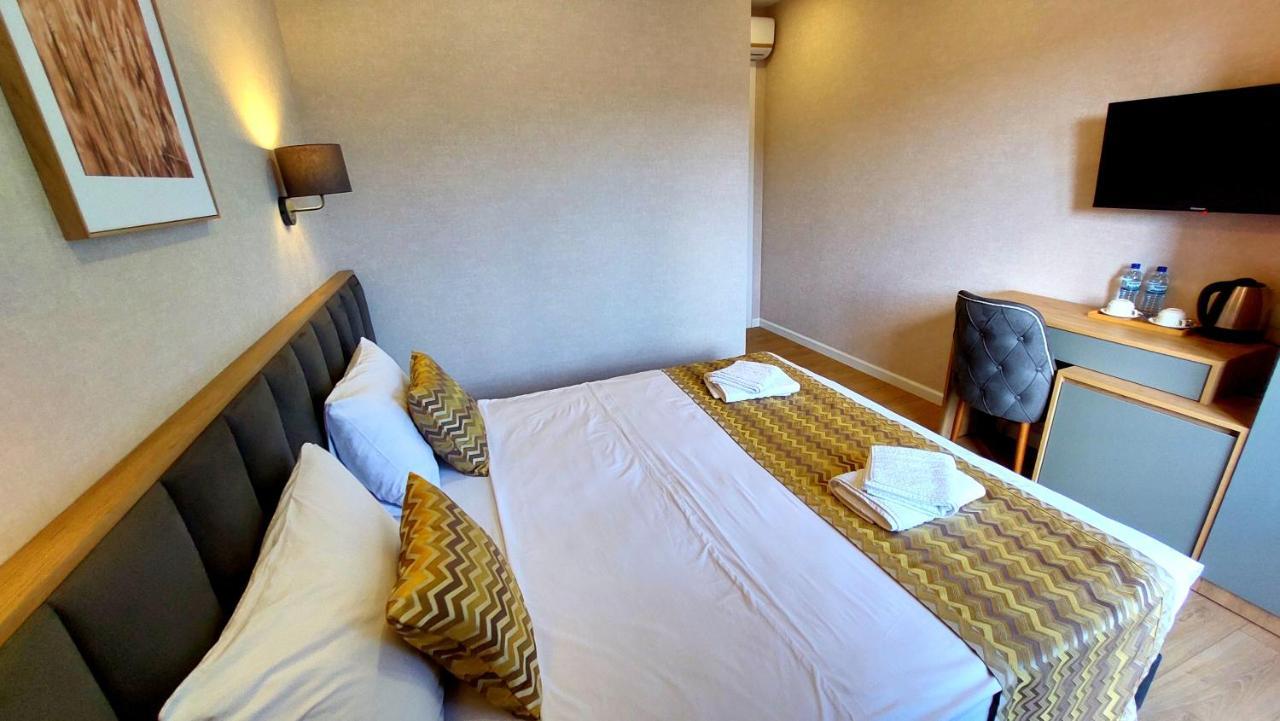 Falcon Boutique Hotel Tbilisi Esterno foto