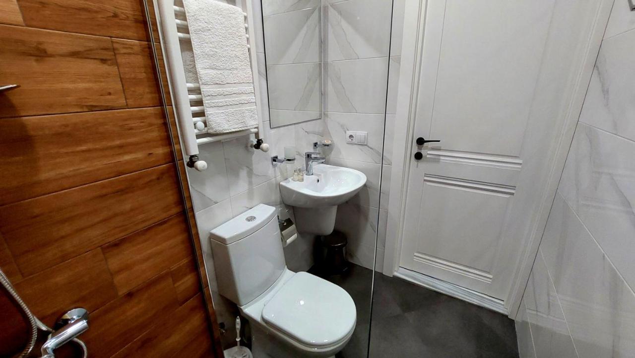 Falcon Boutique Hotel Tbilisi Esterno foto